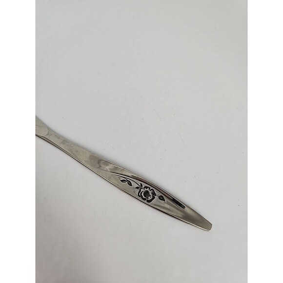 Oneidacraft Deluxe Stainless Steel Butter Knife Lasting Rose Pattern - Picture 4 of 5